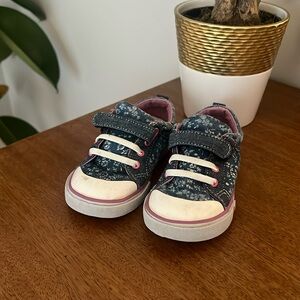 See Kai Run Chambray Floral print shoes size 8